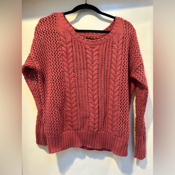 American Eagle Outfitters Sweaters - American Eagle cable knit sweater burnt red size medium